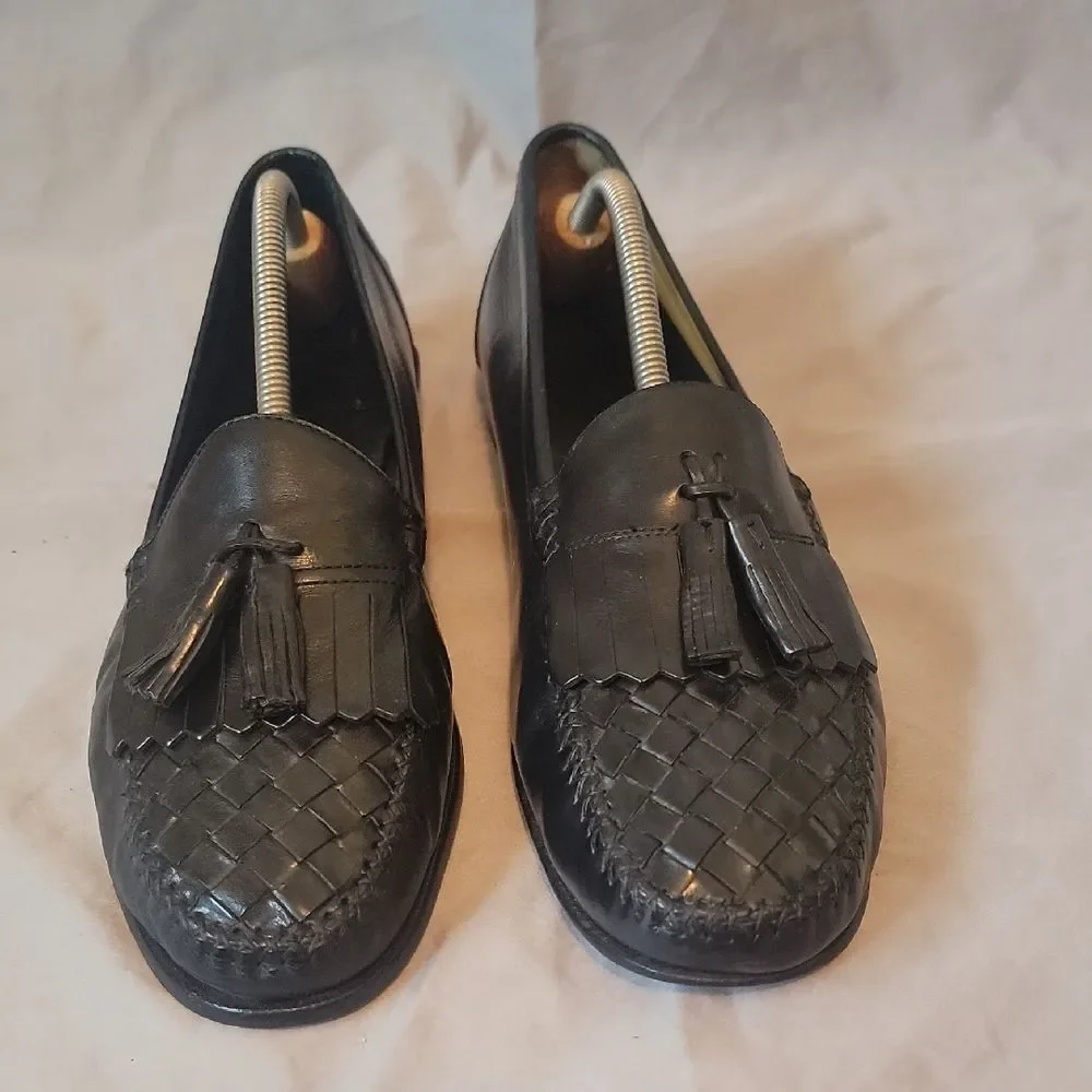 Cole Haan Black Leather Loafers Sleek Slip-On Design